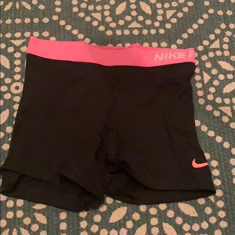 Medium Women’s Dri-Fit Nike Pros